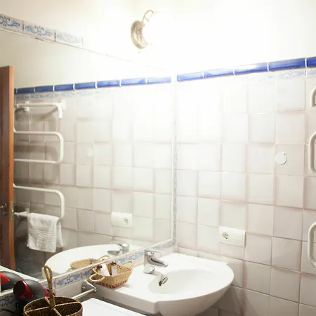 Abadia Bed and Breakfast 2*